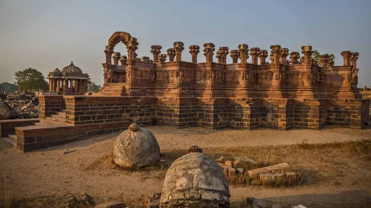 Experience_the_grandeur_of_the_Rann_of_Kutch_with_TravelTaxi_s_guided_tours_in_Gujarat.