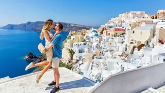 europe-best-honeymoon-destinations-santorini-greece_1_.jpg