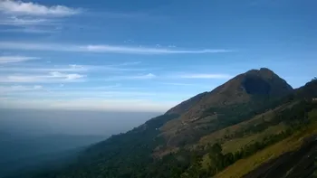 A_peak_view_of_munnar._near_anamudi._kerala_1_1_.jpg