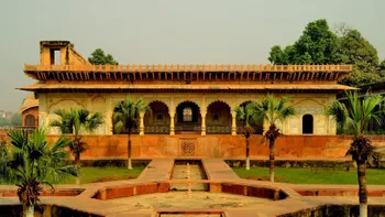 Beautiful_Purana_Mahal_of_Deeg_1_.jpg