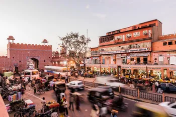 Chandpol_Bazaar_near_Chandpol_Gate.jpg