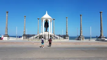 Mahatma_Gandhi_Statue_-Pondicherry_-Puducherry_-20180908_151535_1_.jpg