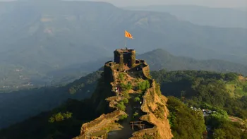 Pratapgad-Fort-64972-pixahive_1_.jpg