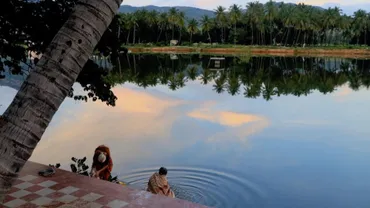 Experience_the_grandeur_of_Brihadisvara_Temple_with_TravelTaxi_s_guided_tours_in_Tamil_Nadu_s_Chola_marvel.