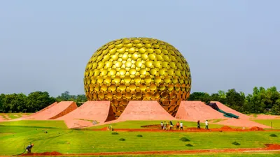 Matrimandir_at_Auroville__Puducherry_-_Pink006_1_.jpg