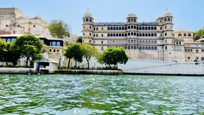 Udaipur_City_Palace_Rajasthan_Royal_Residence_TravelTaxi