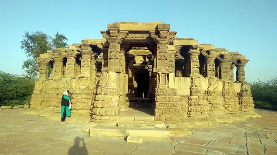 Discover_Barmer_s_architectural_gems_with_TravelTaxi_-_The_imposing_Jaisalmer_Fort.