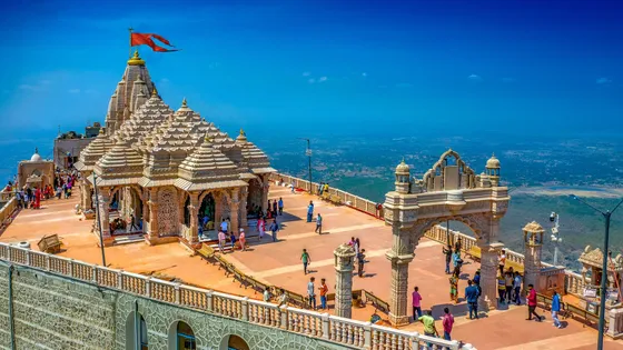 Discover_the_majestic_Somnath_Temple_with_TravelTaxi_s_guided_tours_in_Gujarat.