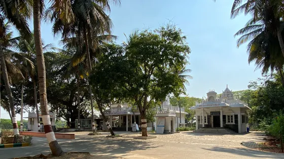 Experience_the_serenity_of_Shirdi_Sai_Baba_Temple_with_TravelTaxi_s_guided_tours_in_Maharashtra.