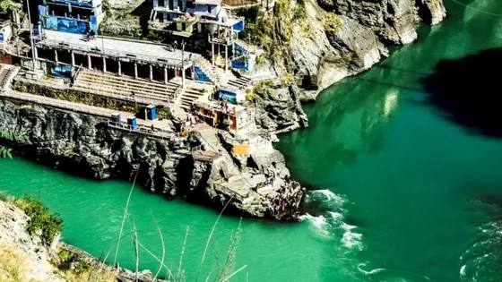 Experience_the_spiritual_aura_of_Haridwar_with_TravelTaxi_s_guided_tours_in_Uttarakhand.