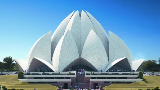 Experience_the_spiritual_serenity_of_Akshardham_Temple_with_TravelTaxi_s_guided_tours_in_Delhi.