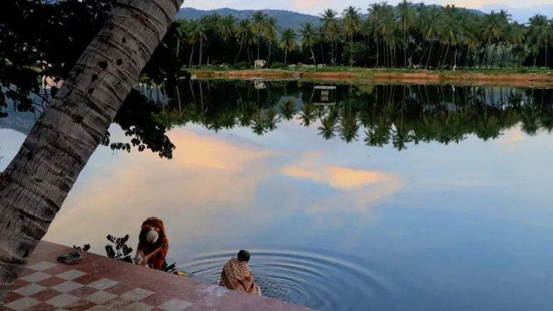 Experience_the_grandeur_of_Brihadisvara_Temple_with_TravelTaxi_s_guided_tours_in_Tamil_Nadu_s_Chola_marvel.