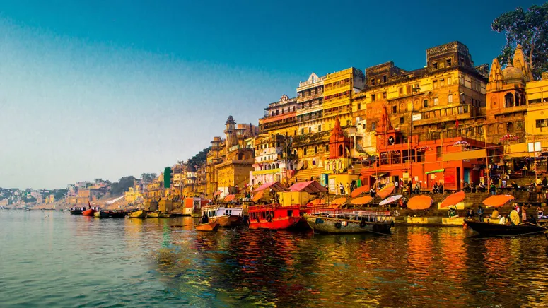 Experience_the_spiritual_aura_of_Varanasi_with_TravelTaxi_s_guided_tours_in_the_holy_city_of_Uttar_Pradesh.