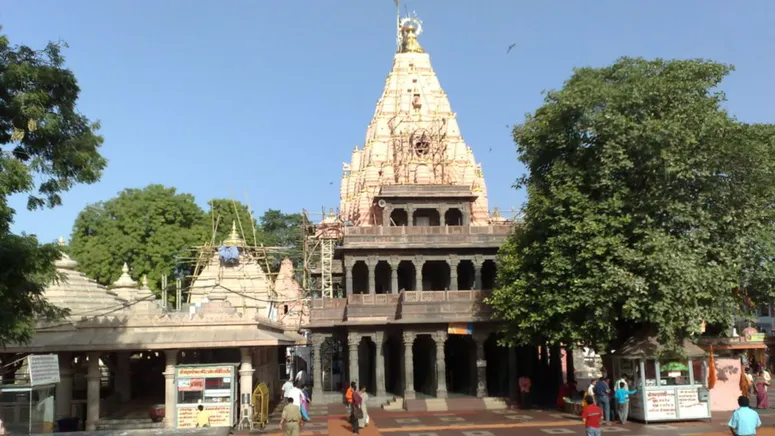 Shri_Mahakaleshwer_Temple_at_ujjain_-_panoramio_-_Gyanendra_Singh_Chau..._1_.jpg