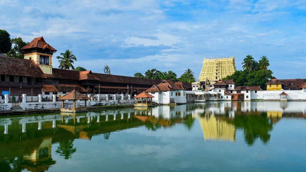 8 Days Escape to Kerala Tour: Beaches, Hills & Backwaters