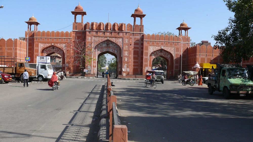 8 Days Discovering Silk Route Tour