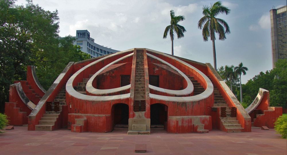 Private guide explaining Jantar Mantar during a Jaipur tour from Delhi