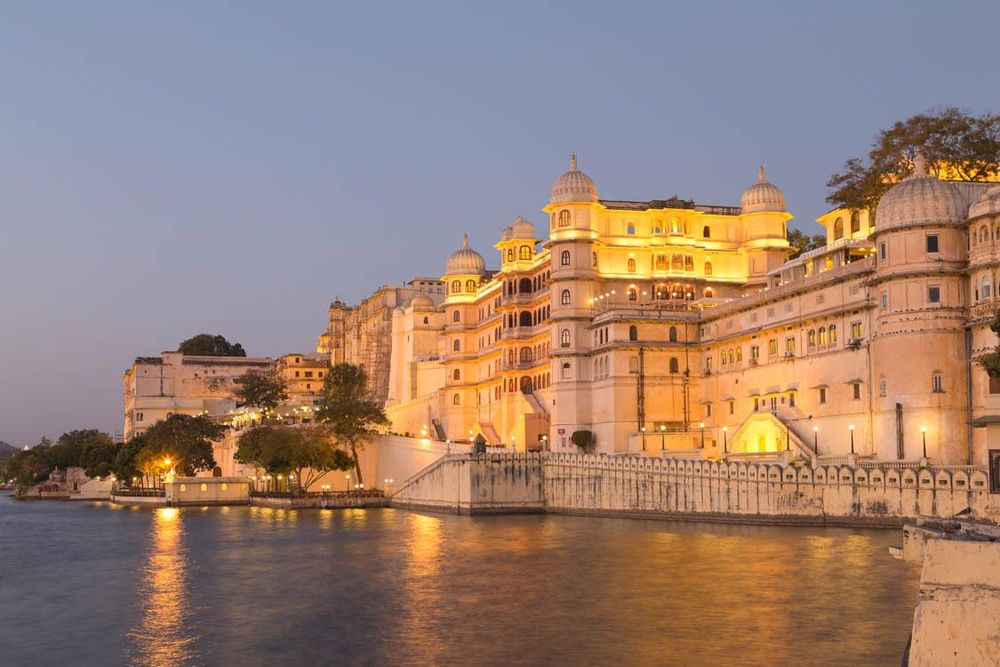 Udaipur Full-Day Private Tour – 9 Sights & Optional Guide