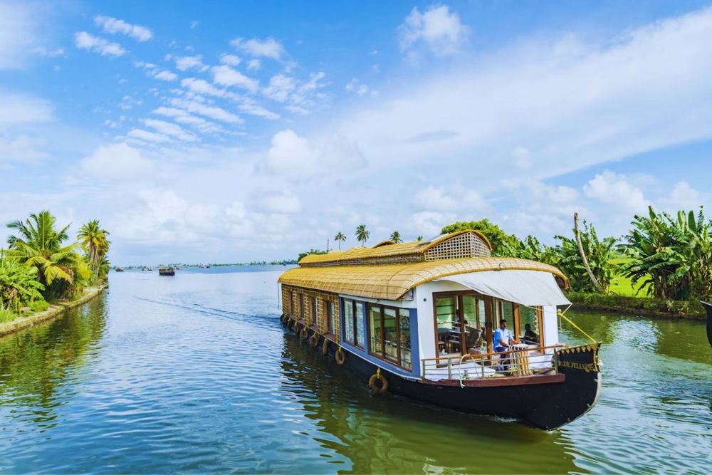 Alleppey Houseboat Tour – Private Overnight Backwater Stay