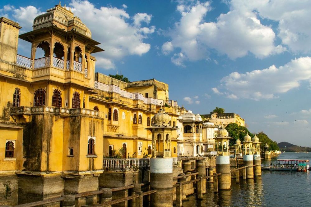 Bagore Ki Haveli Museum – Heritage Rooms & Folk Show