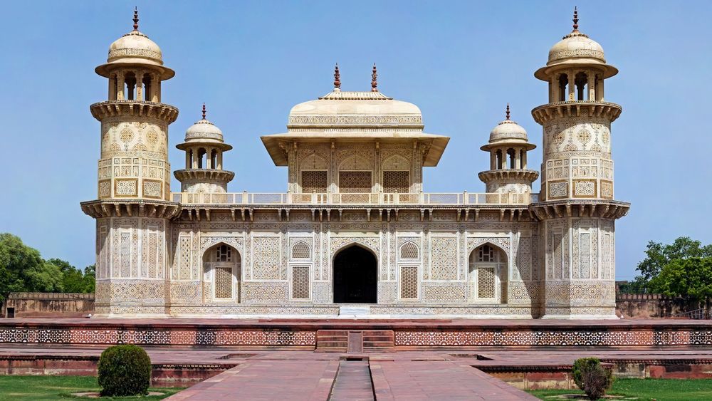 Day 4: Agra to Jaipur (Approx. 240 km/5 hours) route image