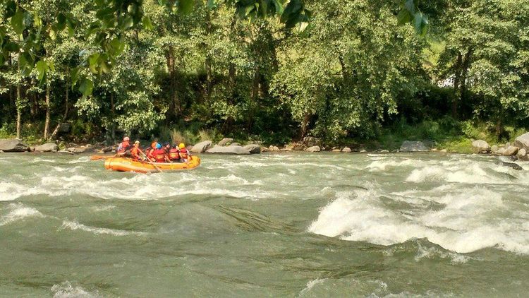 Beas River Manali – Riverside Walk, Views & Rafting