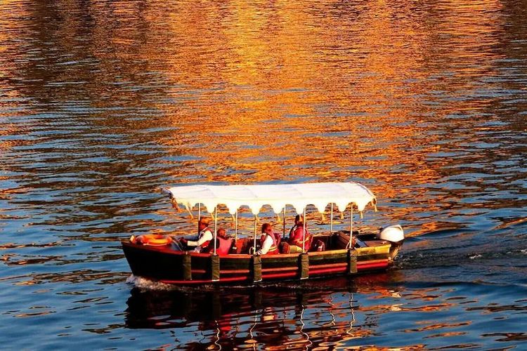 Udaipur Heritage Tour – Private Boat, E-Bike & High Tea