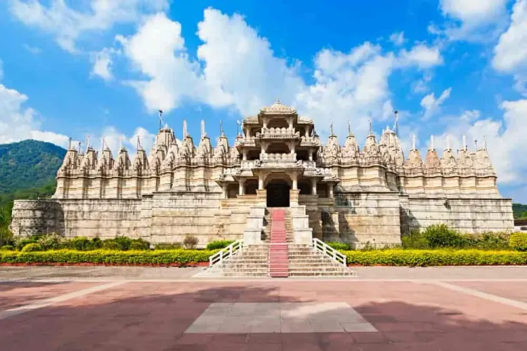 Exterior of Ranakpur Jain Temple during a Kumbhalgarh Ranakpur day trip