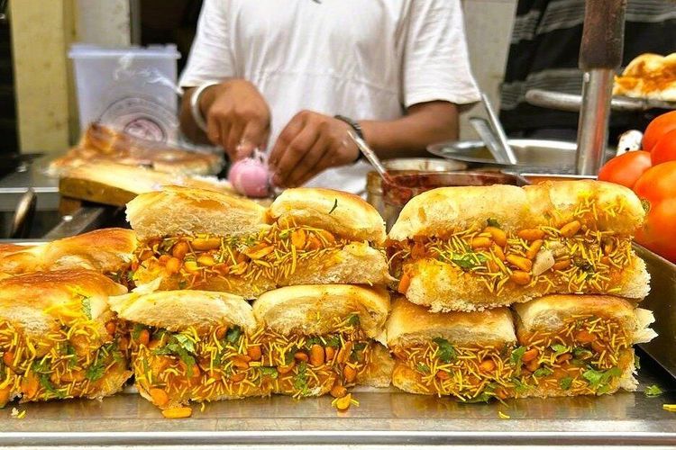 Bangalore Street Food Tour – 12 Tastings & Lalbagh