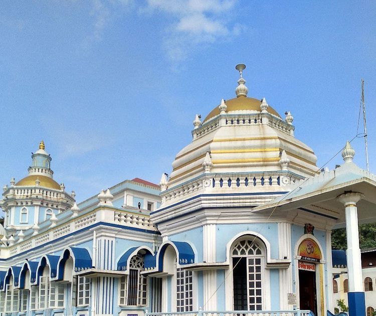 Mangeshi Temple Goa – Seven-Storey Lamp Tower & Darshan