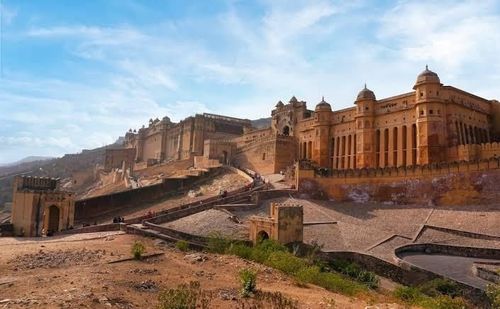 Amber Palace Jaipur – Royal Courtyards & Hill Views