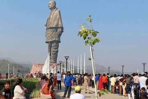 Private air-conditioned vehicle collecting travelers in Ahmedabad for a Statue of Unity tour