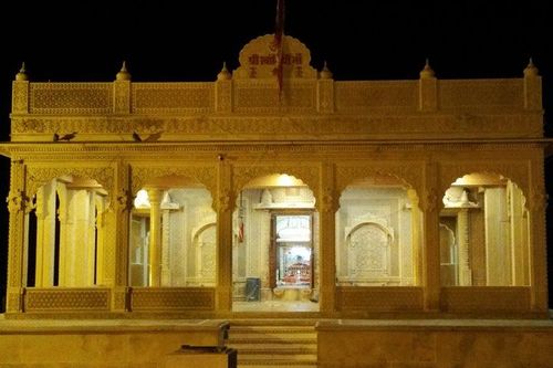 Carved sandstone façade of Patwon Ki Haveli at the end of a Jaisalmer walking tour